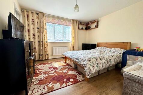 Bedroom 1.jpg