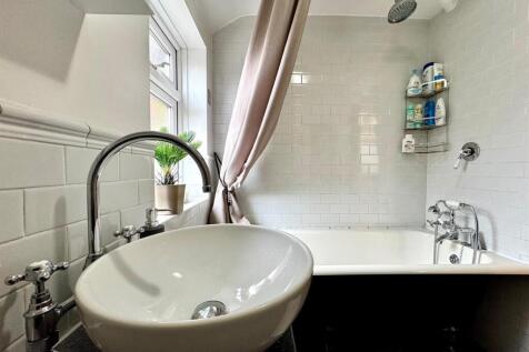 Bathroom 1.jpg