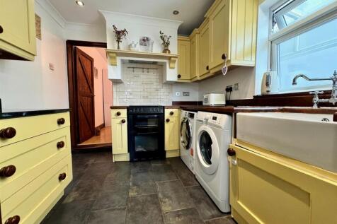 Kitchen 1.jpg