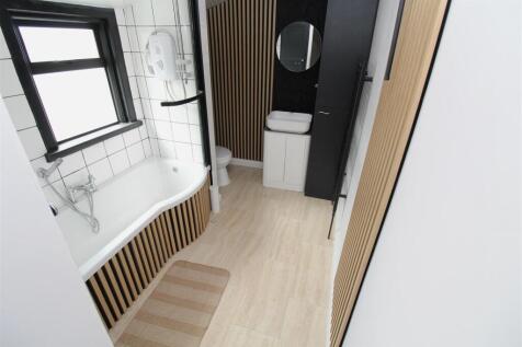 En-Suite Bathroom.JPG