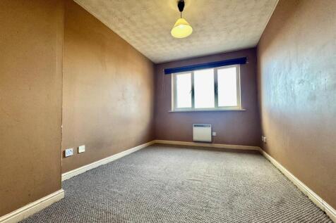 Bedroom 1.jpg