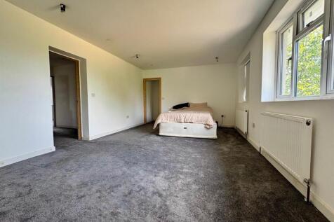 Bedroom 1.jpg