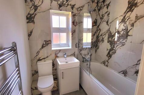 2nd f bath.jpg