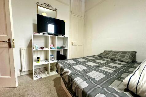 Bedroom 2 2.jpeg