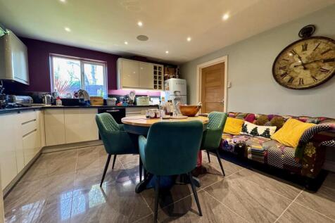 Kitchen 1.jpg