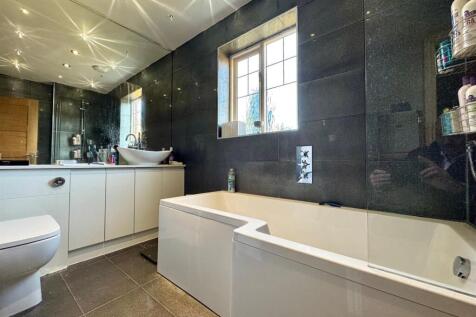 bathroom 1.jpg