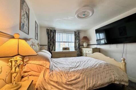 Bedroom 1.jpg