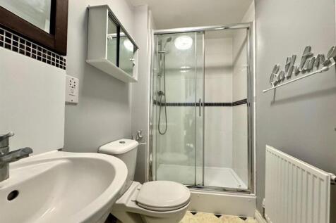 Bathroom 2.jpg