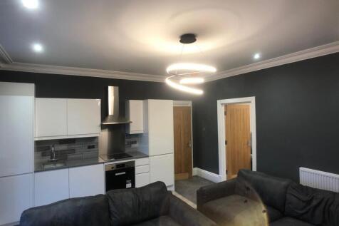 Lounge kitchen pic 2.jpg