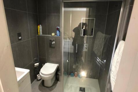Bathroom 1.1.jpg