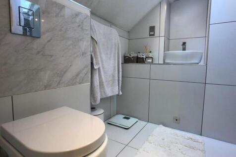 Bathroom 2.1.jpg