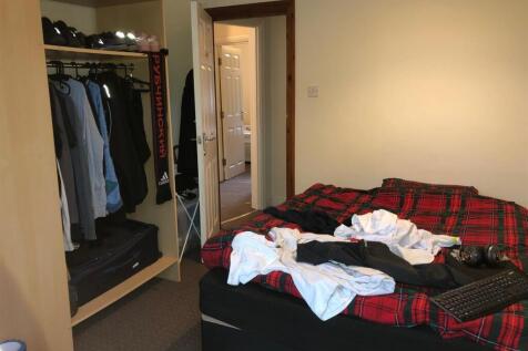 Bedroom 4a.jpg