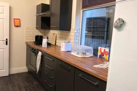 Kitchen E.jpg