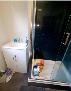 Bathroom 2.jpg