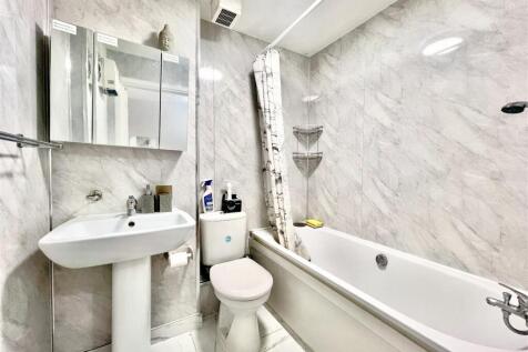 Family Bathroom/ WC