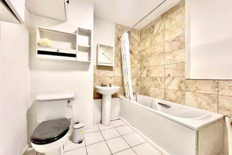 Family Bathroom/ WC