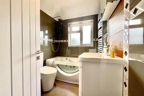 Family Bathroom/ WC