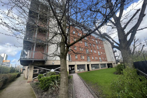 3 bedroom Apartment for sale.