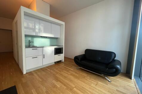 Lounge/Kitchen Area