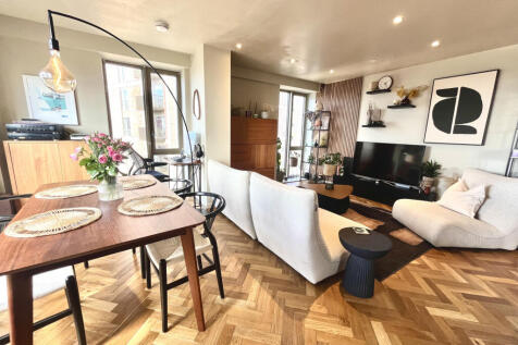 Dining Area / Lounge