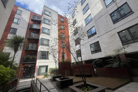 2 bed apartment to rent Citadel, Manchester M4