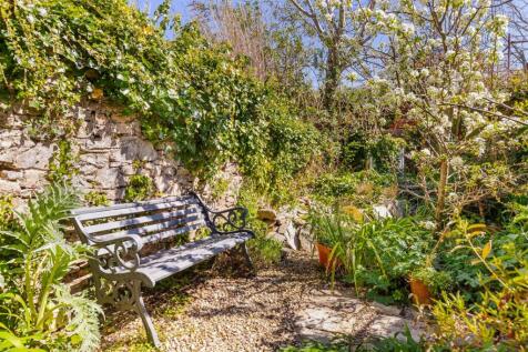 A10 - 52 Milton Street Brixham - 250411.jpg