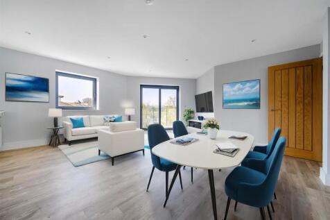 Living Room ..jpg