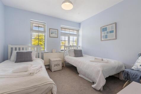 A23 - The Hamptons, Torquay - 250429.jpg