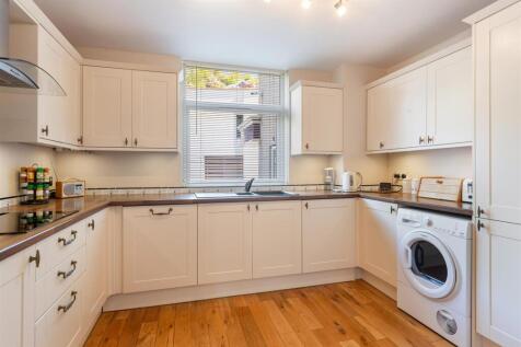 A15 - A Imperial Court, Flat D, Torquay - 250514.j