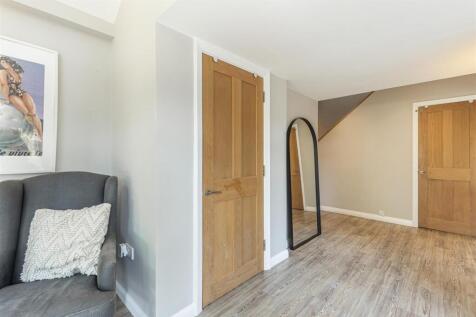 A18 - 20 Oxlea Close Torquay - 250714.jpg