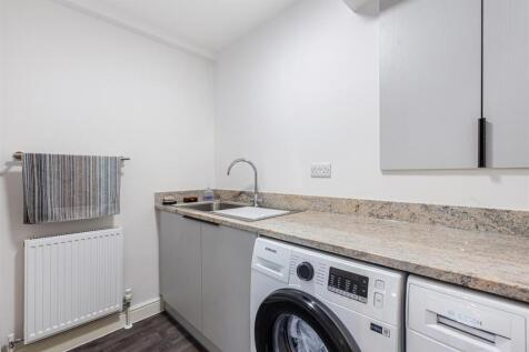A12 - B5 Shirley Towers Vane Hill Road - 250714.jp