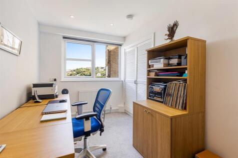 A17 - B5 Shirley Towers Vane Hill Road - 250714.jp