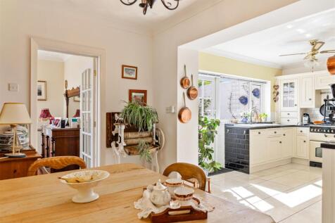 A22 - 30 Manscombe Road, Torquay - 250915.jpg