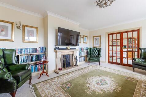 A16 - Ridgwood, Rock End Avenue - 250901.jpg