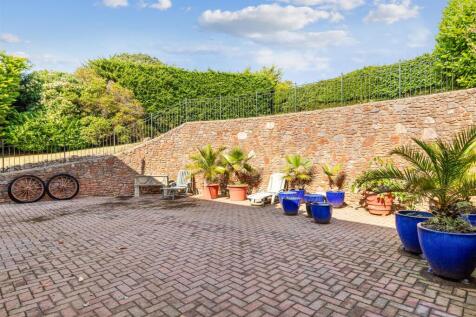 A09 - Ridgwood, Rock End Avenue - 250901.jpg