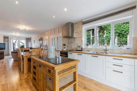 A19 - 83 Wheatlands Road, Paignton - 251001.jpg