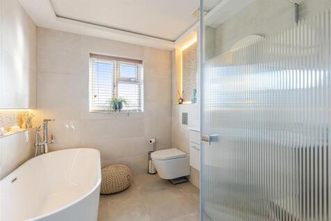 A24 - 32, Higher Lincombe Road Torquay - 251009.jp