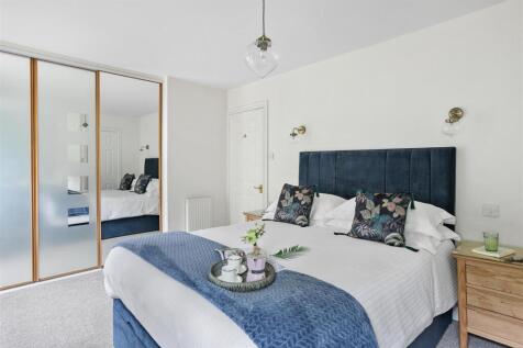 Mallock Cottage Master bedroom (2).jpg
