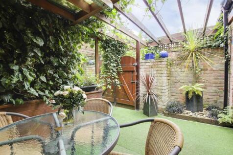 32 PATIO AREA 3