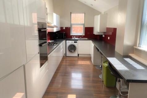 69335_7795_IMAGES_MAIN_693352