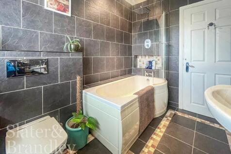 WhatsApp Image 2025-10-31 at 14.35.17