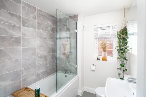 1st Floor Bathroom