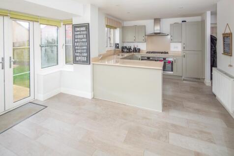 Kitchen/Family/Dine