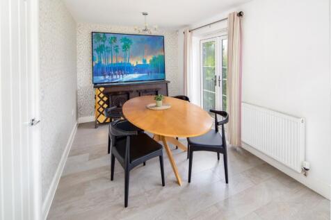 Kitchen/Family/Dine