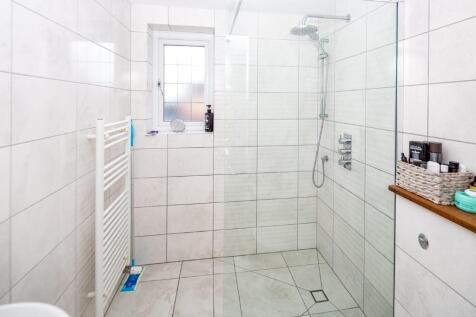 En-Suite to Bed One