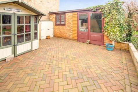 Garage/Studio/Patio