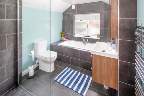1st Floor Bathroom
