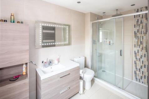 En-Suite to Bed One