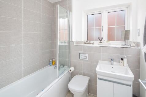 1st Floor Bathroom