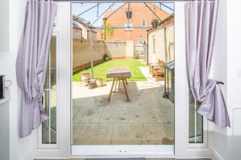 French doors to Gdn